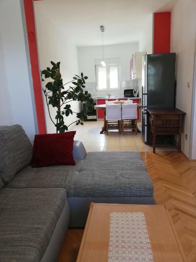 Spacious Family Apartment With Parking In The Shade And Barbecue House Šibenik Exterior foto